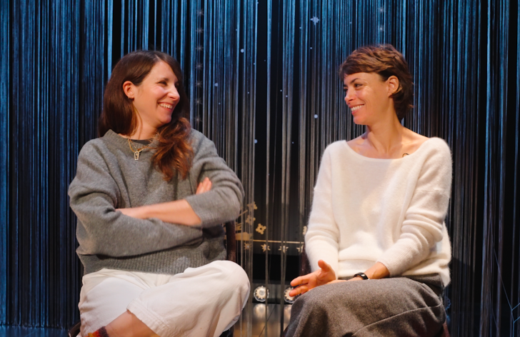 Bérénice Béjo et Maria Larrea interview les gens de Bilbao